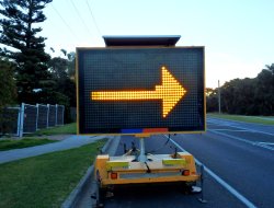 Portable electronic traffic sign sideway arrow pointing right